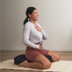 B, Halfmoon Cotton Bolster